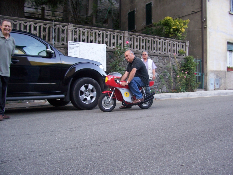  Image name: Persone123.jpg 
 width: 800 pixel 
 height: 601 pixel 
 Size: 409814 bytes 
 Click to enlarge 